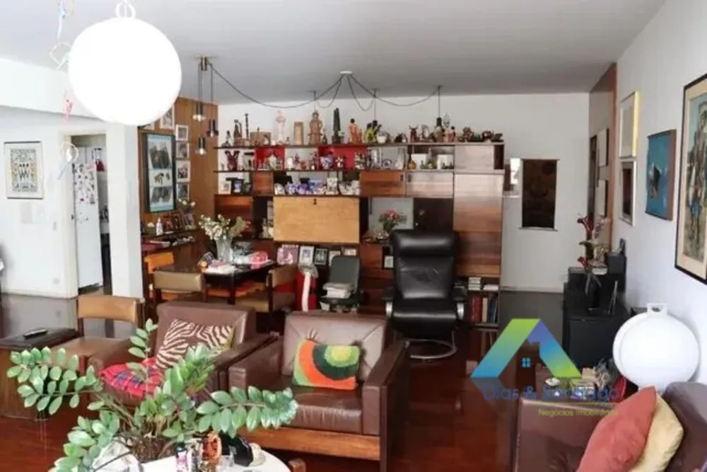 Apartamento à venda com 3 quartos, 300m² - Foto 2