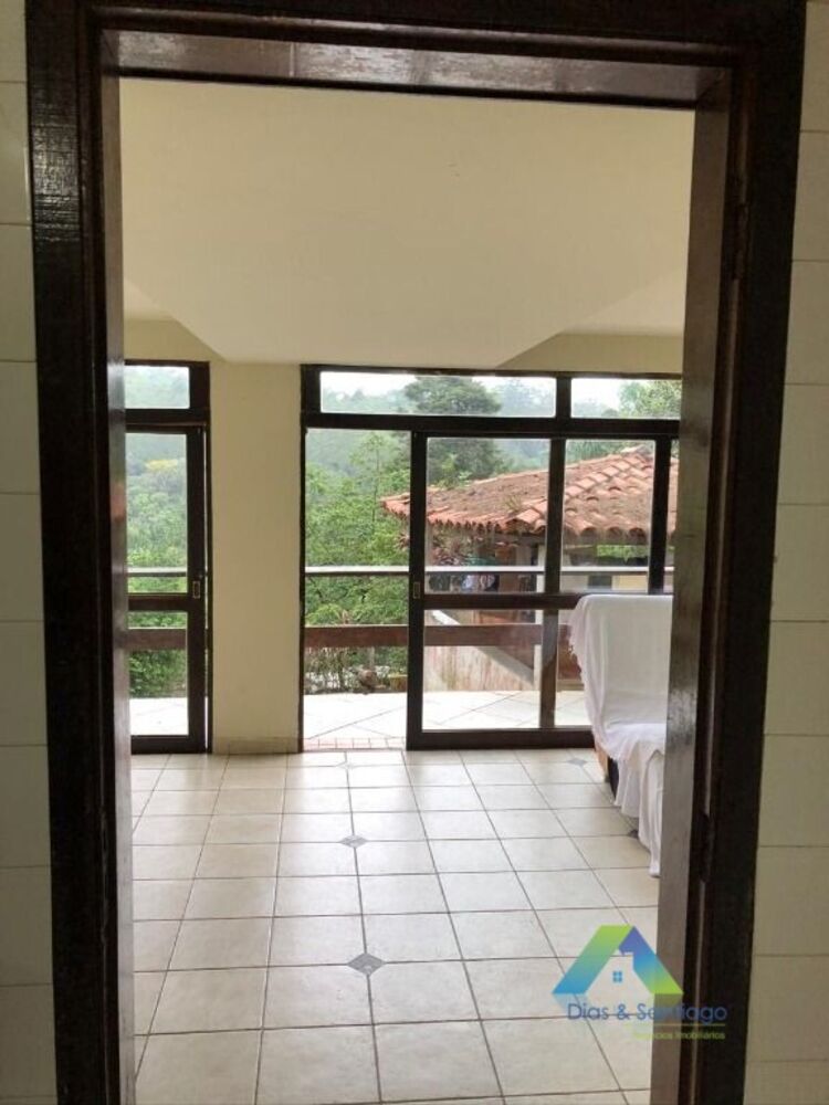 Casa à venda com 3 quartos, 333m² - Foto 8