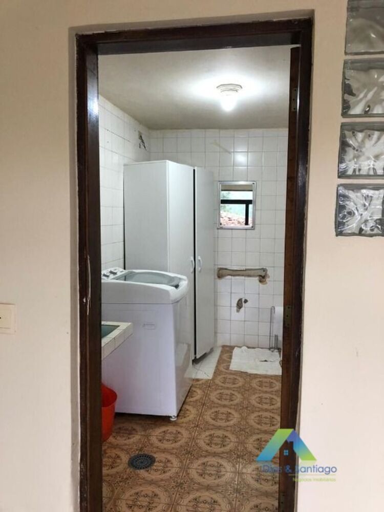 Casa à venda com 3 quartos, 333m² - Foto 9