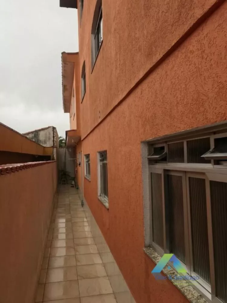 Sobrado à venda com 5 quartos, 450m² - Foto 1