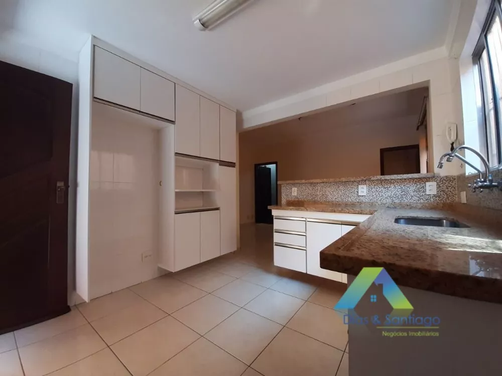 Sobrado à venda com 3 quartos, 236m² - Foto 4