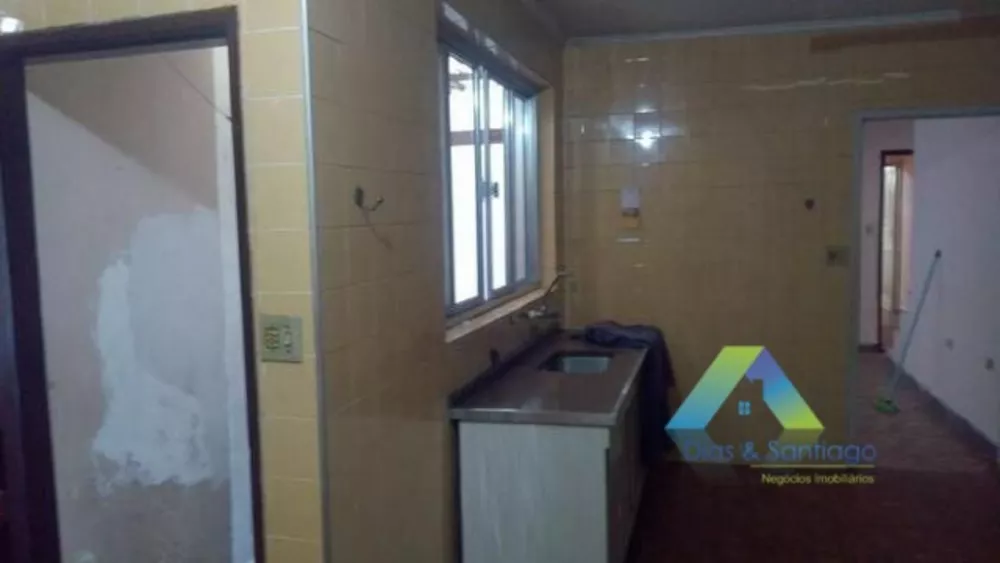 Sobrado à venda com 3 quartos, 200m² - Foto 3