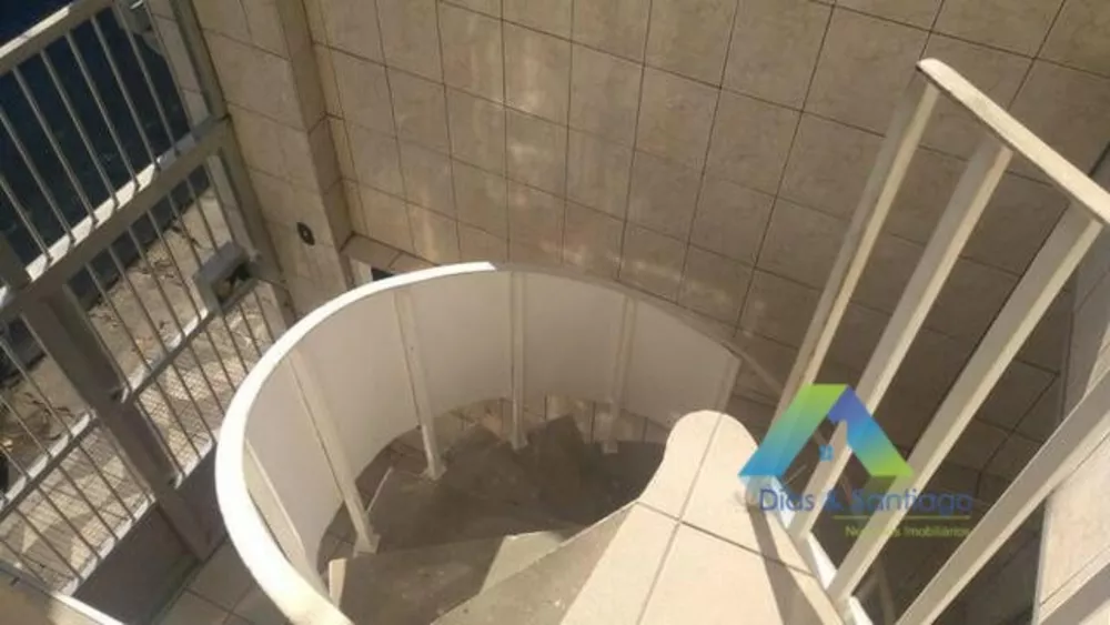 Sobrado à venda com 3 quartos, 200m² - Foto 2