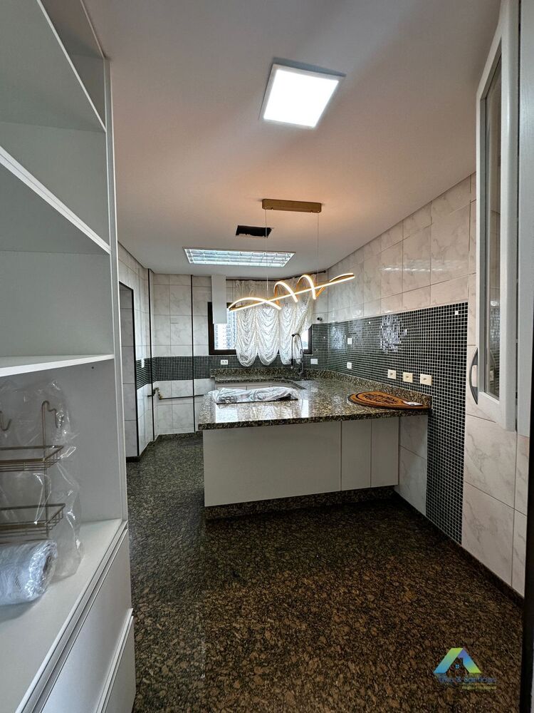 Apartamento à venda com 4 quartos, 188m² - Foto 1