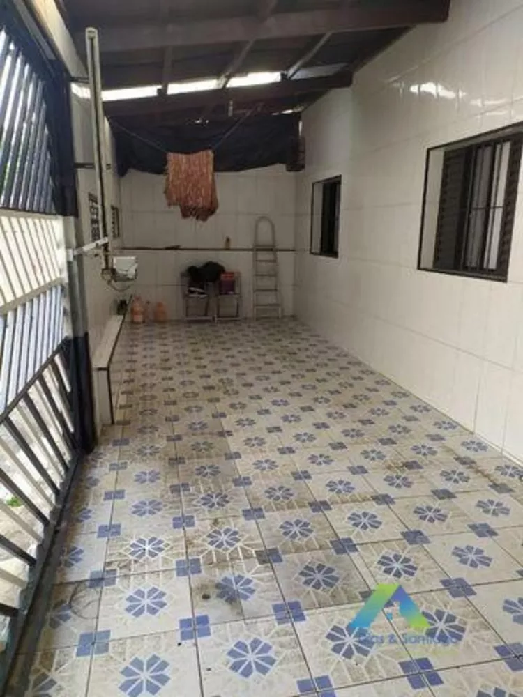 Casa à venda com 2 quartos, 100m² - Foto 1