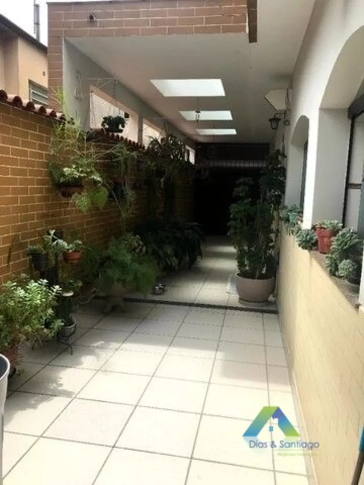 Sobrado à venda com 3 quartos, 300m² - Foto 1