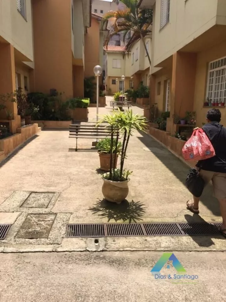 Sobrado à venda com 3 quartos, 74m² - Foto 3