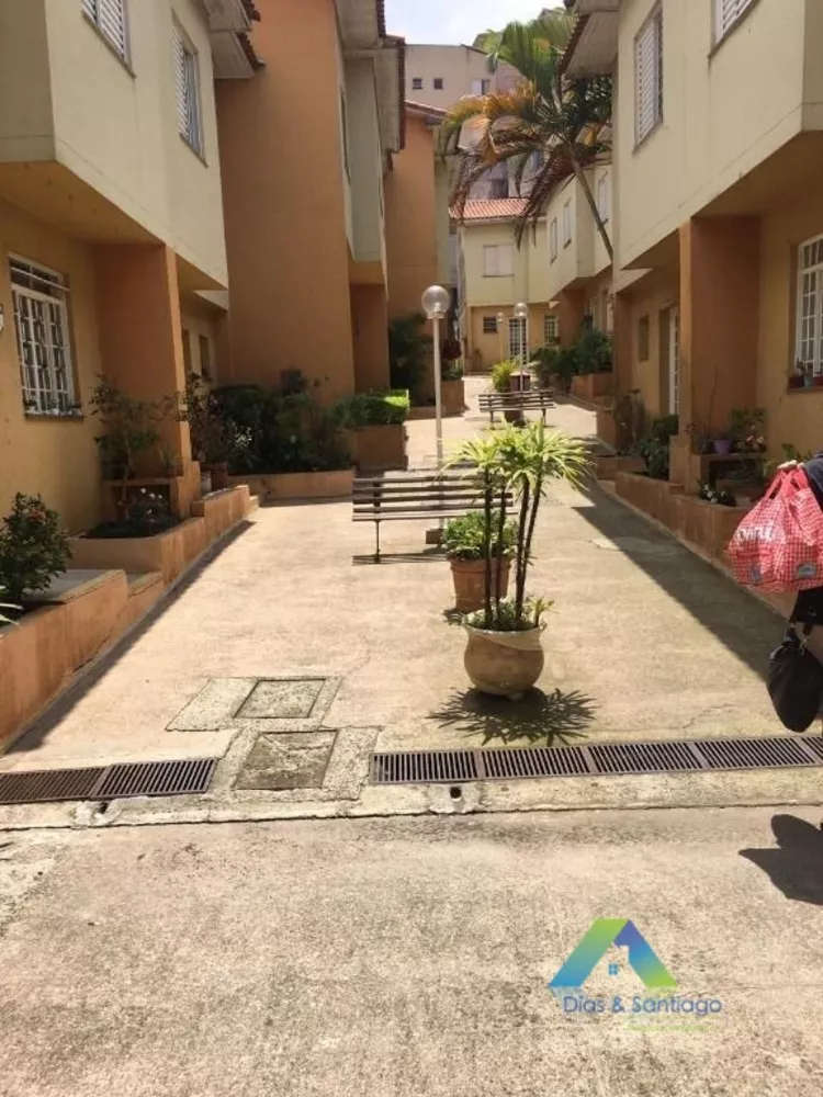 Sobrado à venda com 3 quartos, 74m² - Foto 1