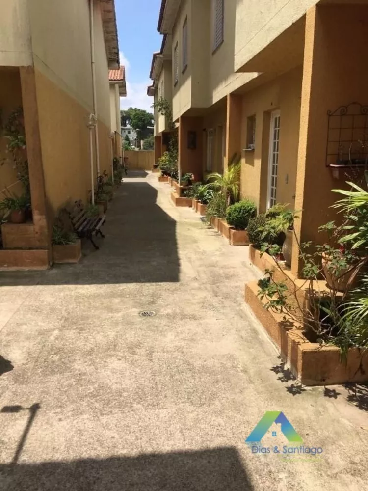 Sobrado à venda com 3 quartos, 74m² - Foto 2