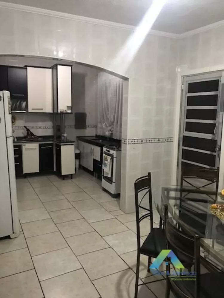 Sobrado à venda com 4 quartos, 225m² - Foto 2