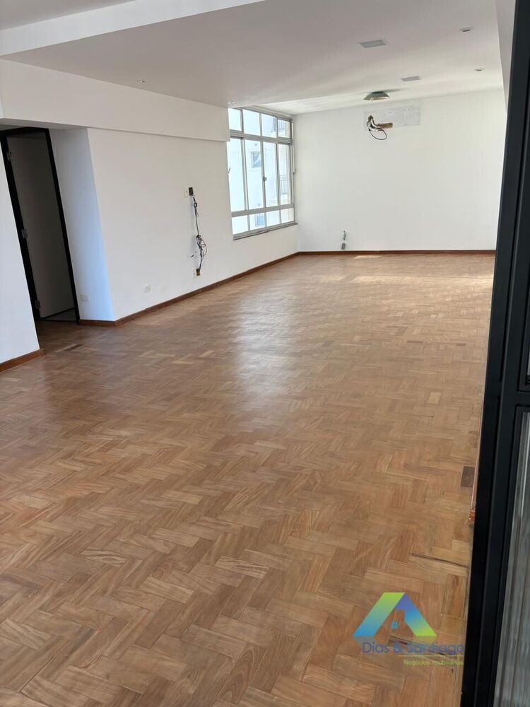 Apartamento para alugar com 3 quartos, 180m² - Foto 1