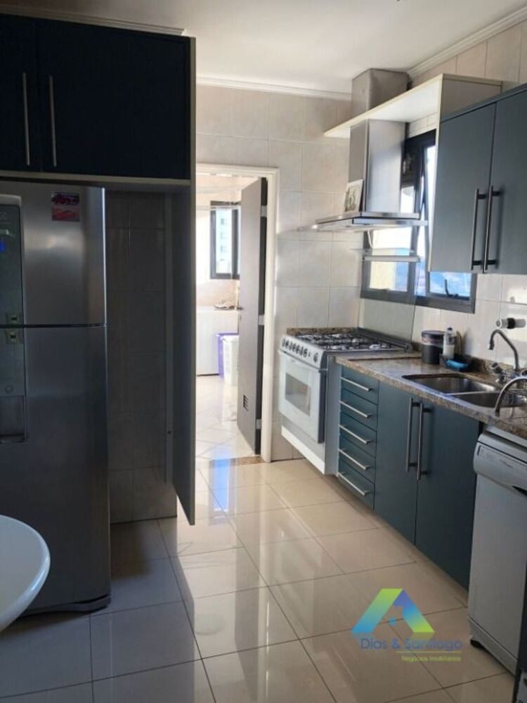 Cobertura à venda com 4 quartos, 250m² - Foto 3