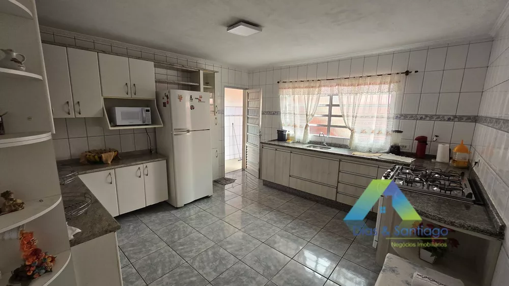 Sobrado à venda com 3 quartos, 185m² - Foto 2