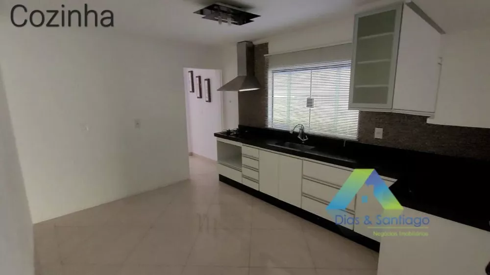 Sobrado à venda com 2 quartos, 260m² - Foto 2