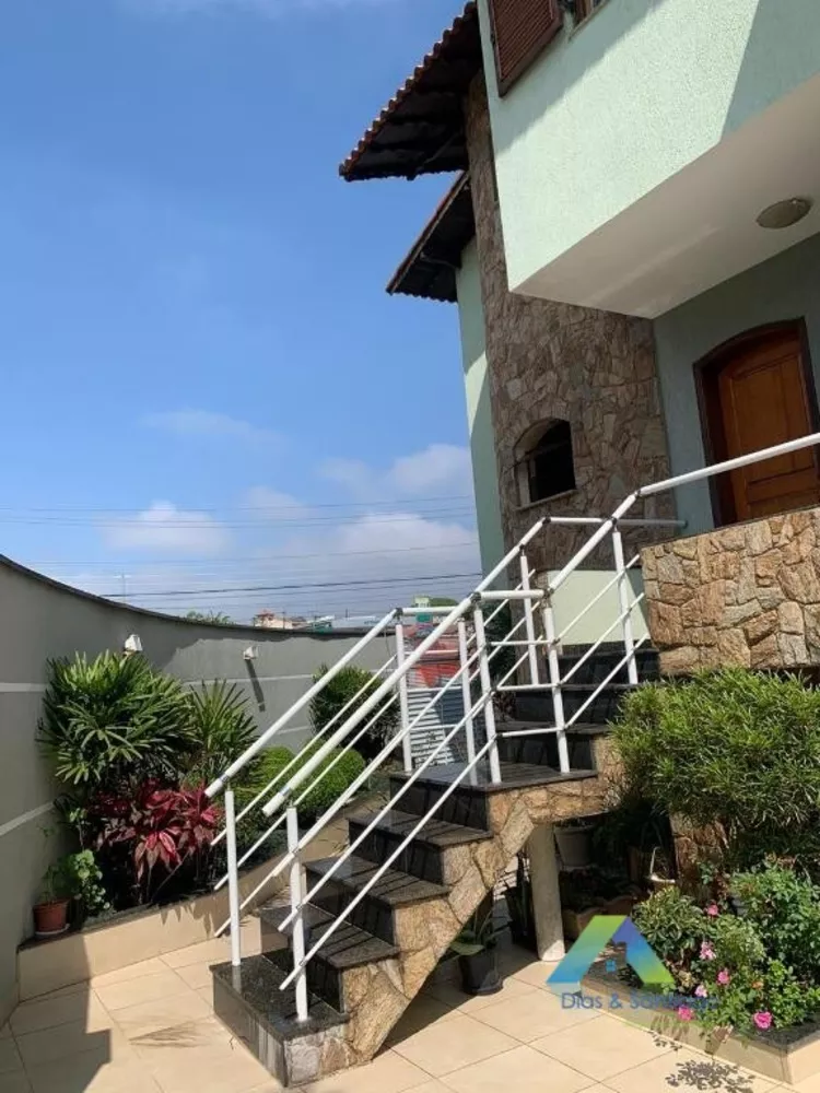 Sobrado à venda com 5 quartos, 390m² - Foto 1