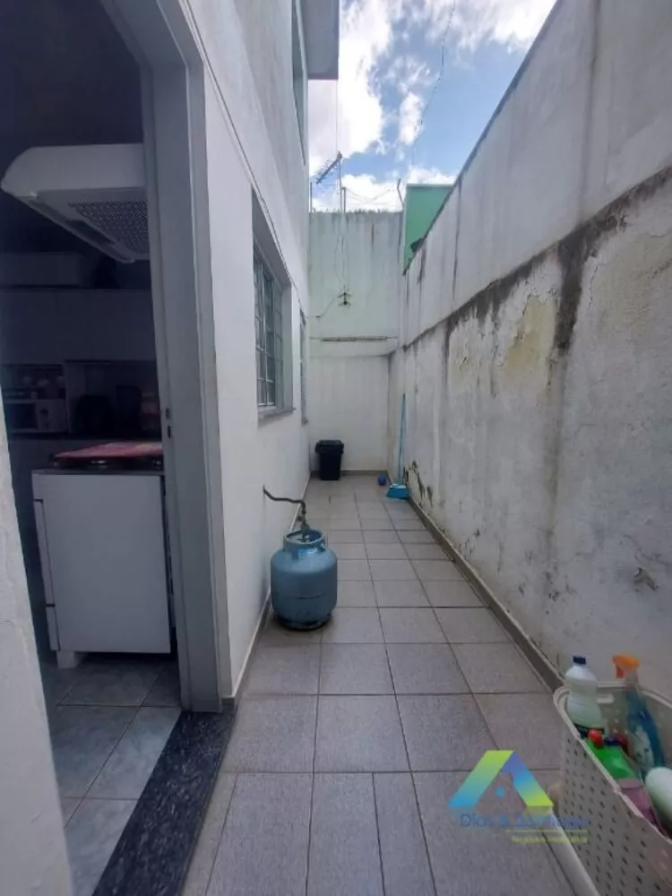 Sobrado à venda com 4 quartos, 200m² - Foto 8