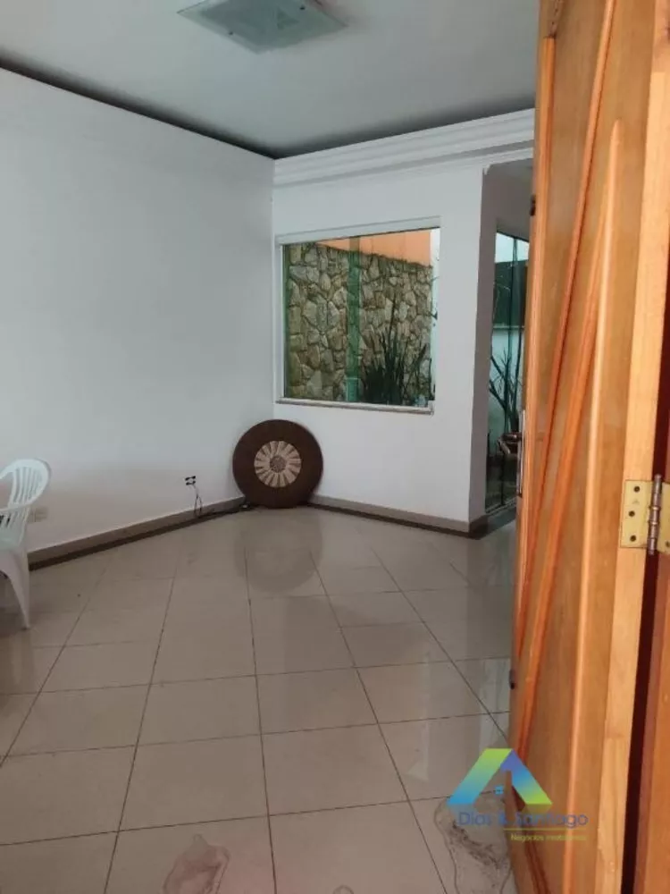 Sobrado à venda com 3 quartos, 211m² - Foto 2