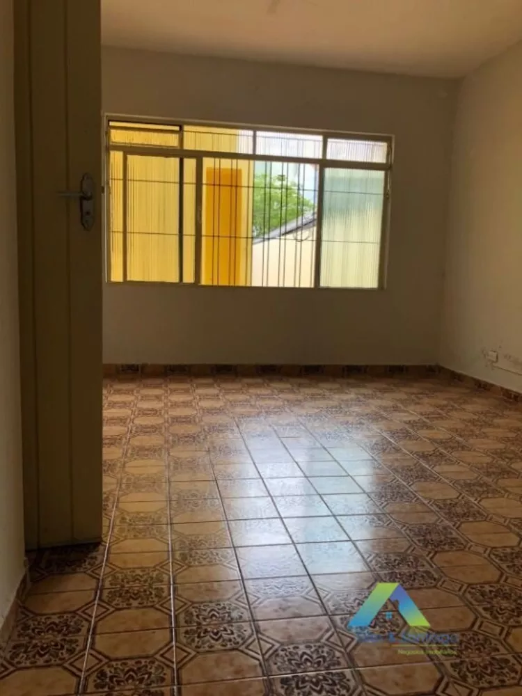 Casa à venda com 2 quartos, 220m² - Foto 2