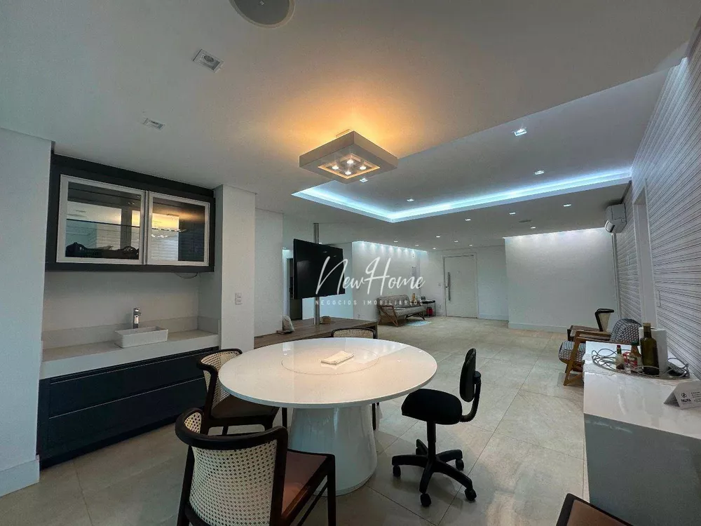 Apartamento, 3 quartos, 184 m² - Foto 1