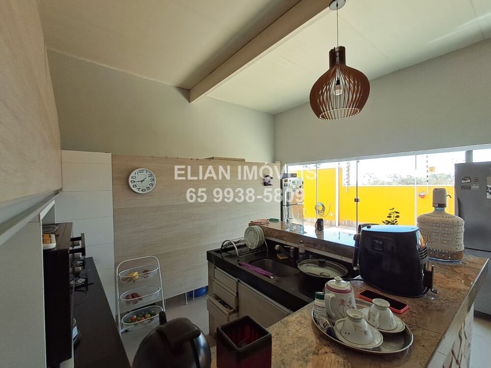 Casa à venda com 3 quartos, 250m² - Foto 1
