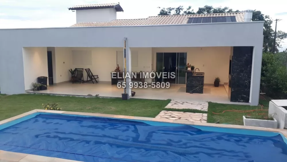 Casa à venda com 3 quartos, 210m² - Foto 1