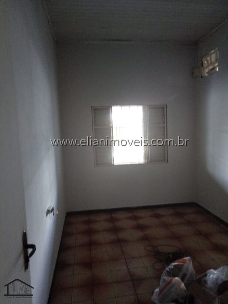 Casa à venda com 3 quartos, 196m² - Foto 1