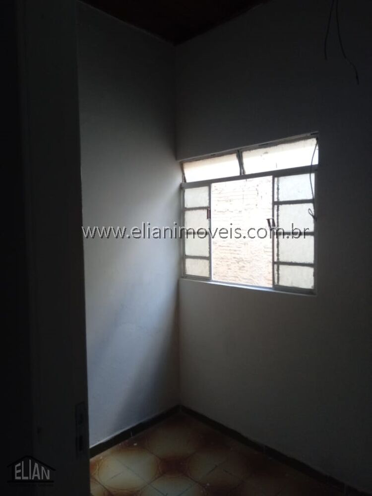 Casa à venda com 3 quartos, 196m² - Foto 2