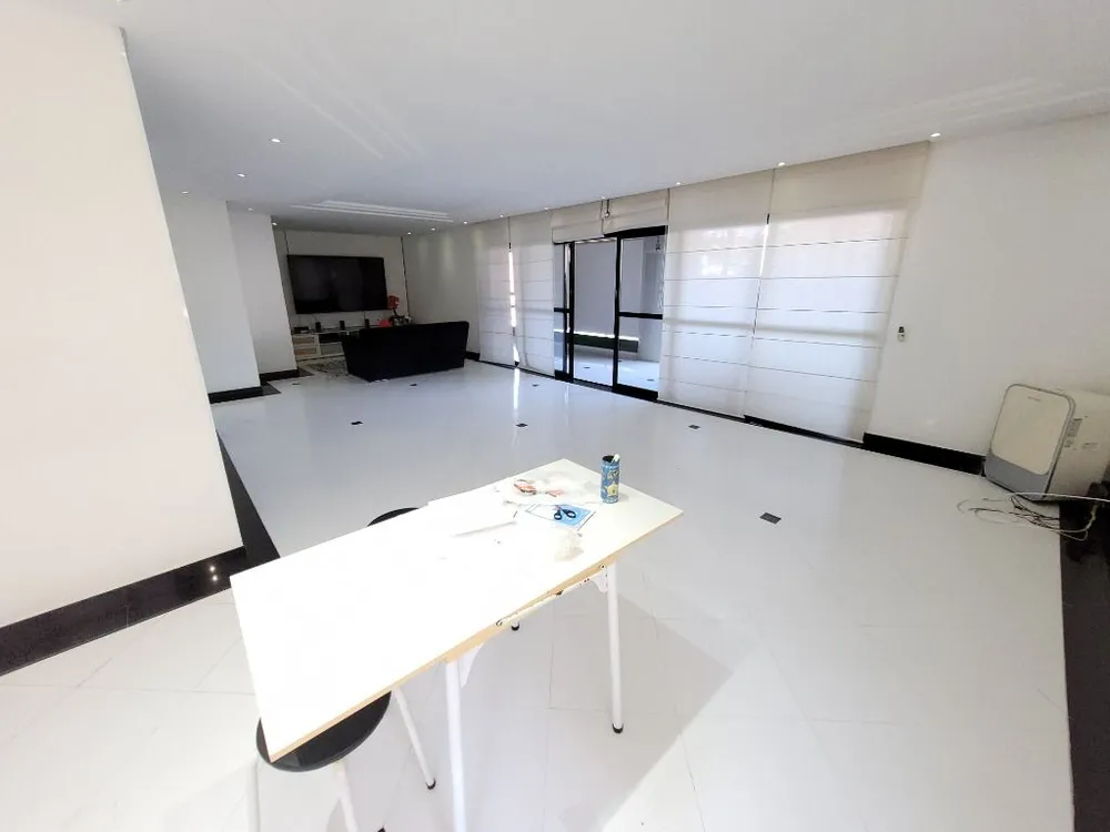 Apartamento, 3 quartos, 195 m² - Foto 2
