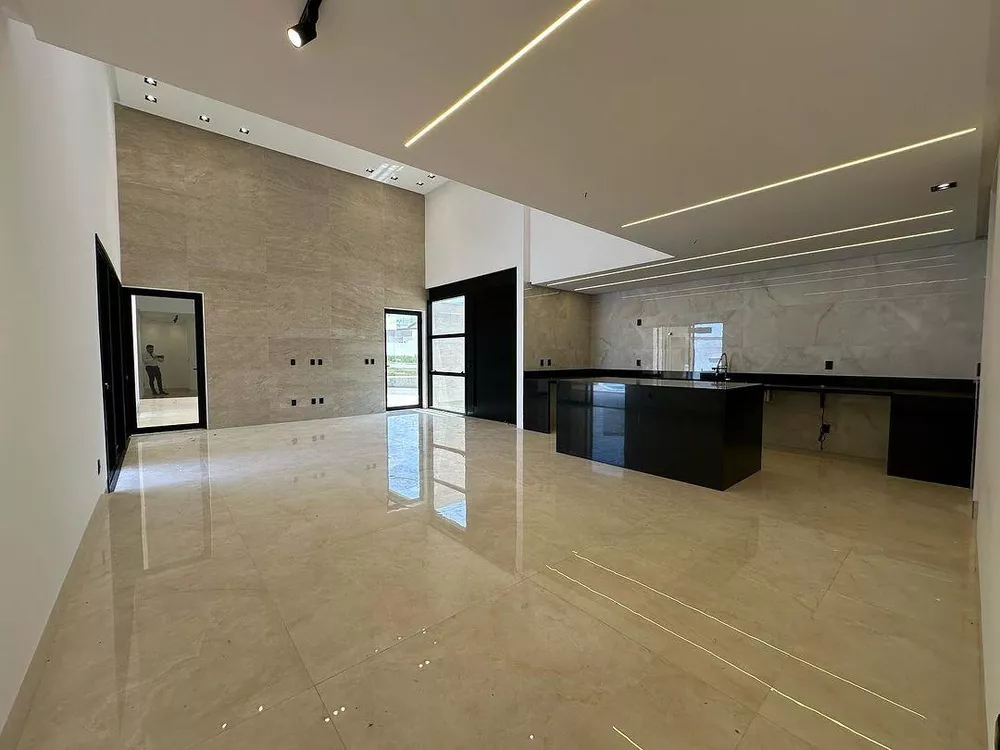 Casa à venda com 3 quartos, 220m² - Foto 4