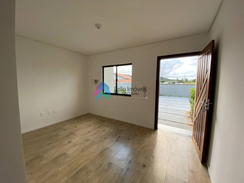 Casa à venda com 2 quartos, 79m² - Foto 2