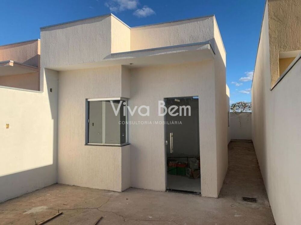 Casa à venda com 2 quartos, 100m² - Foto 1