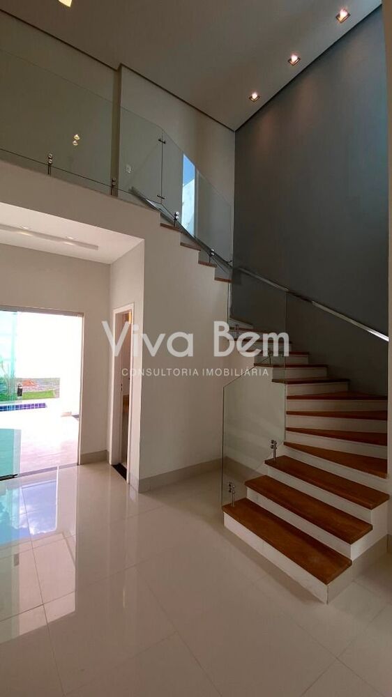 Casa à venda com 3 quartos, 250m² - Foto 1