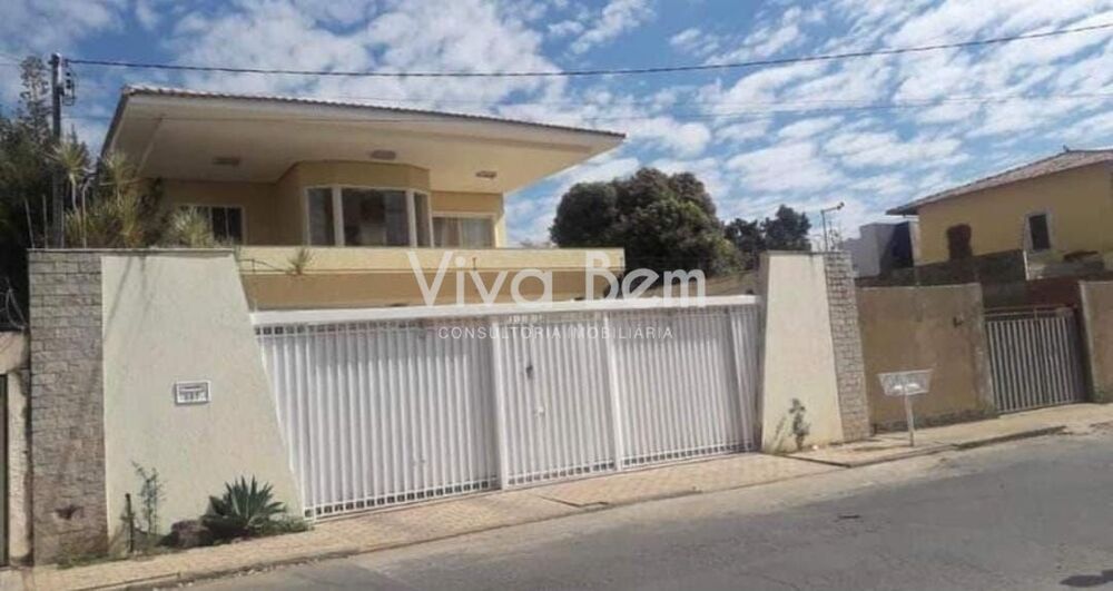 Casa à venda com 5 quartos, 475 - Foto 1