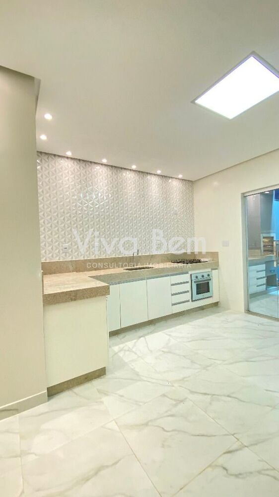 Casa à venda e aluguel com 3 quartos, 180m² - Foto 2