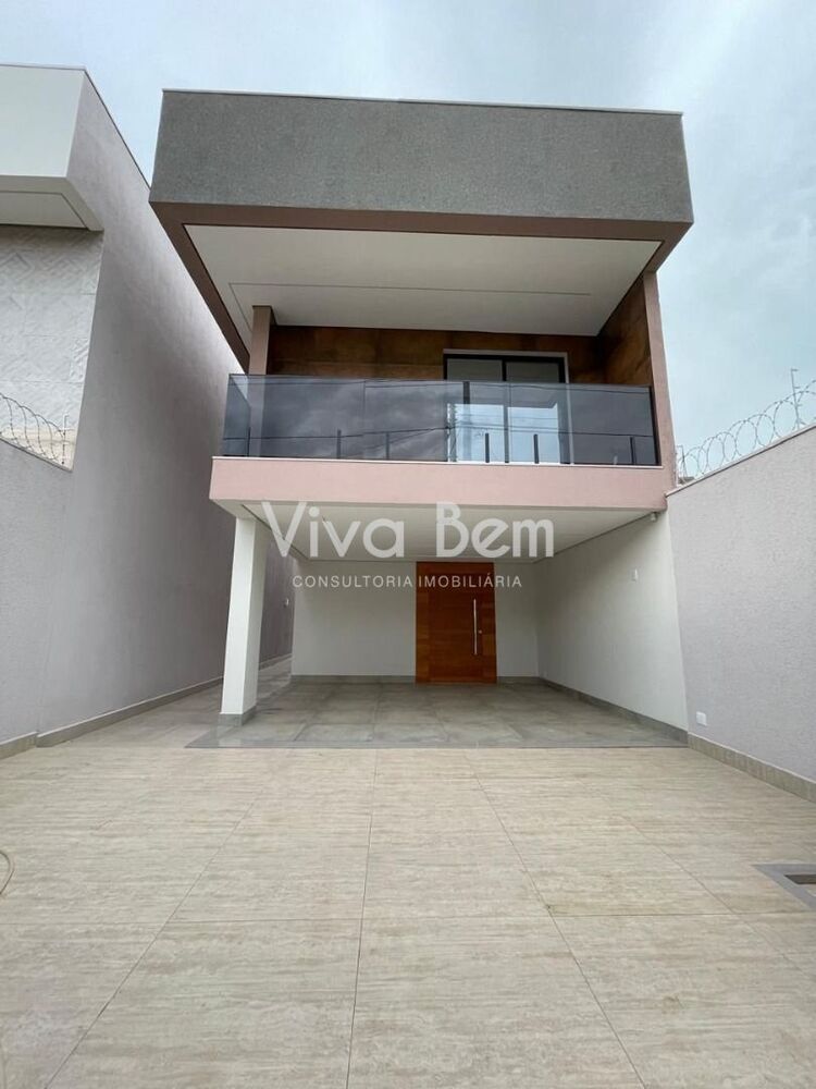 Casa à venda com 3 quartos, 200m² - Foto 1