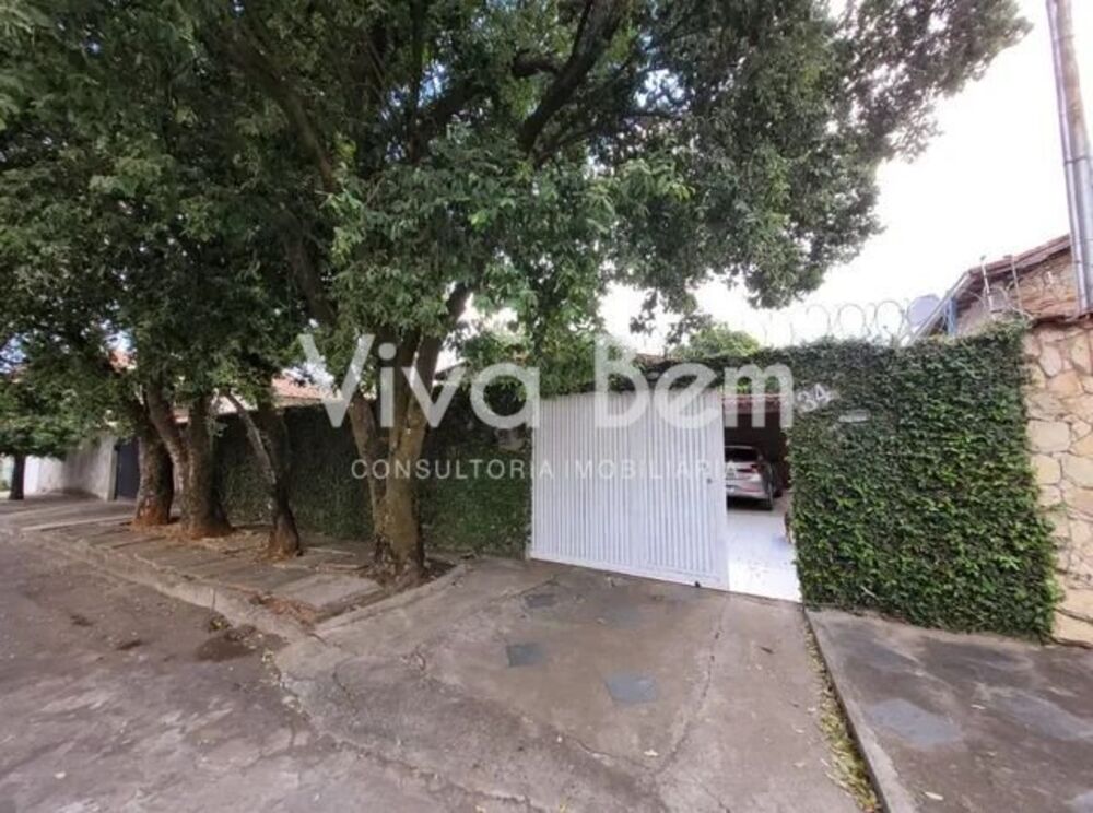 Casa à venda com 3 quartos, 223m² - Foto 2