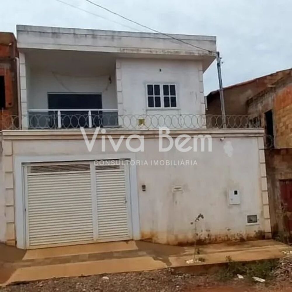 Casa à venda com 3 quartos, 250 - Foto 1