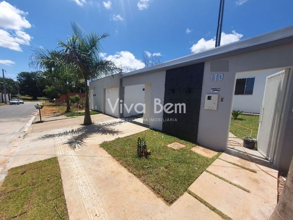 Casa à venda com 3 quartos, 237m² - Foto 1