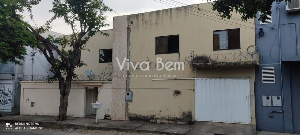 Casa à venda com 5 quartos, 210m² - Foto 1