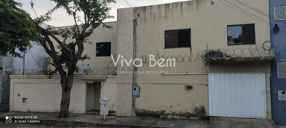 Casa à venda com 5 quartos, 210m² - Foto 2