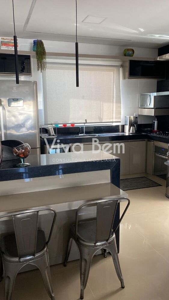 Casa à venda com 3 quartos, 220 - Foto 1