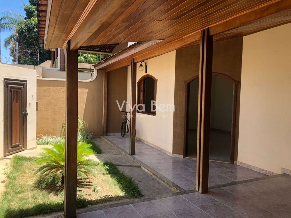 Casa à venda e aluguel com 5 quartos, 280m² - Foto 1