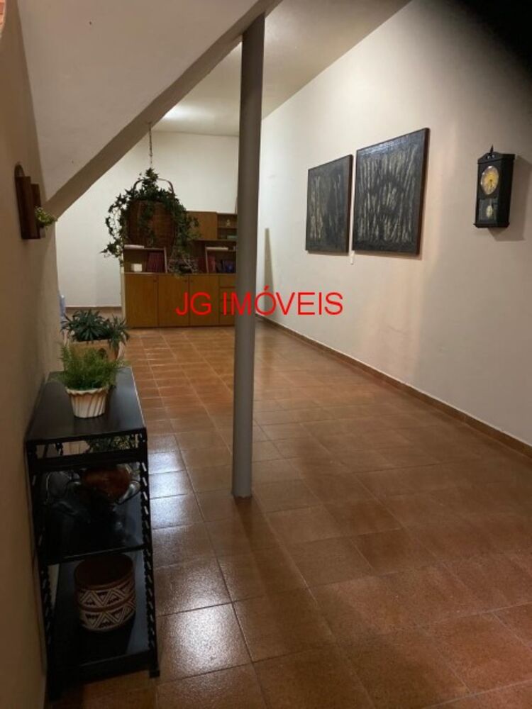 Casa à venda com 3 quartos, 226m² - Foto 16