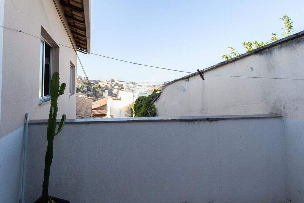 Casa à venda com 2 quartos, 63m² - Foto 4