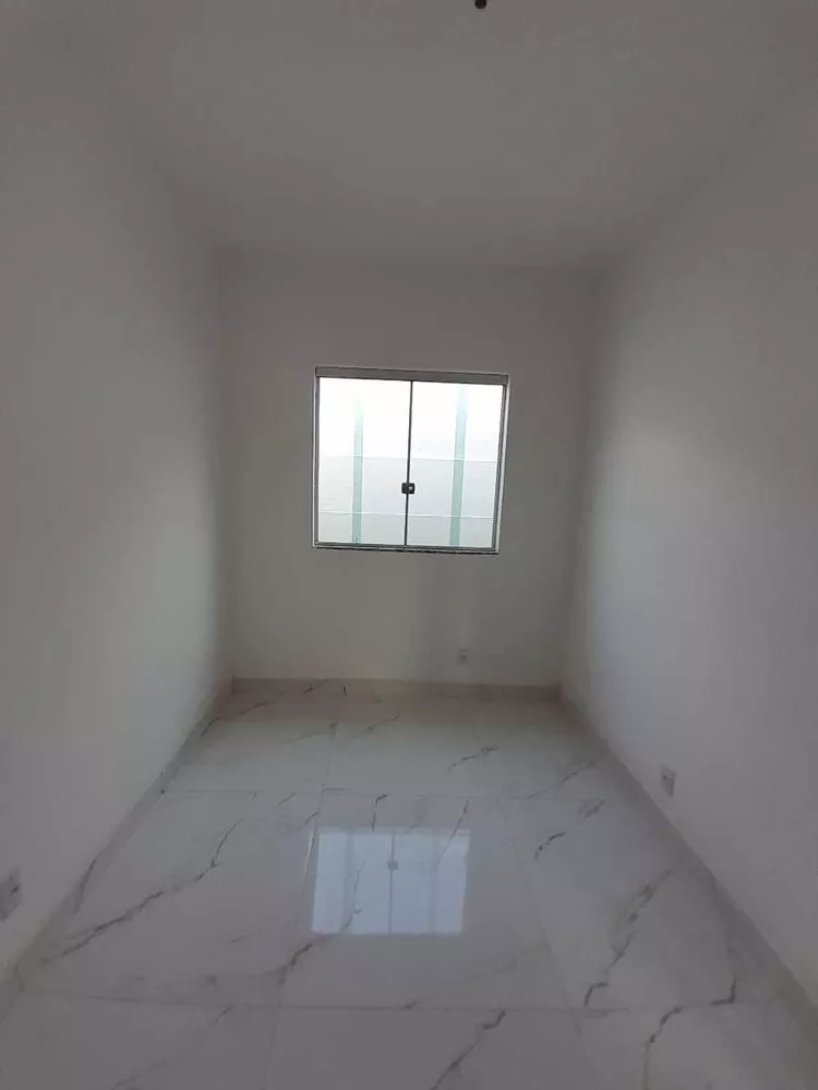 Casa à venda com 2 quartos, 48m² - Foto 4