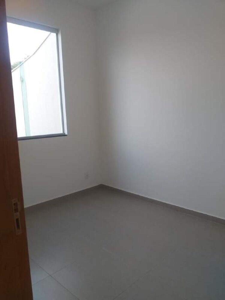 Casa à venda com 2 quartos, 77m² - Foto 3