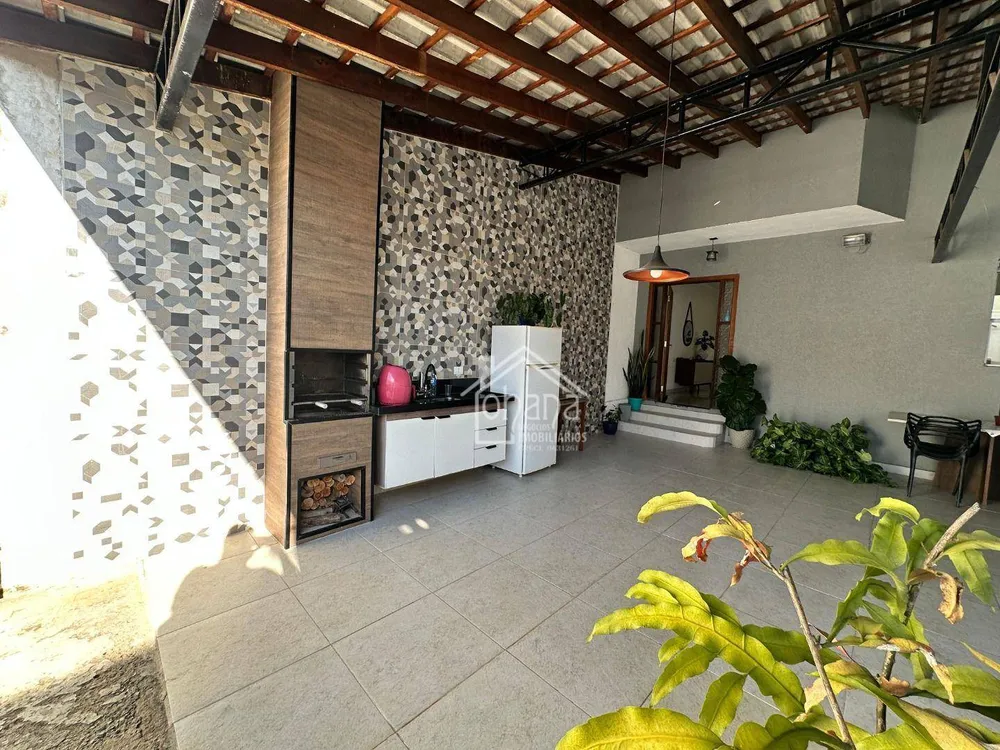 Casa, 4 quartos, 246 m² - Foto 1