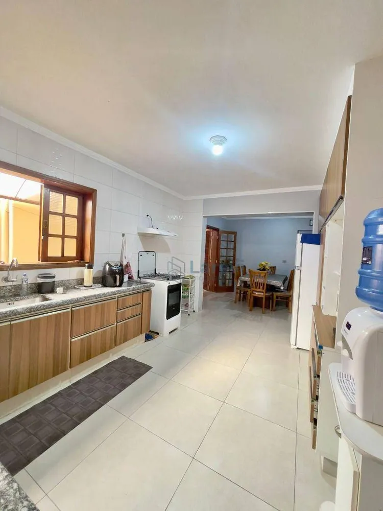 Casa, 3 quartos, 206 m² - Foto 2