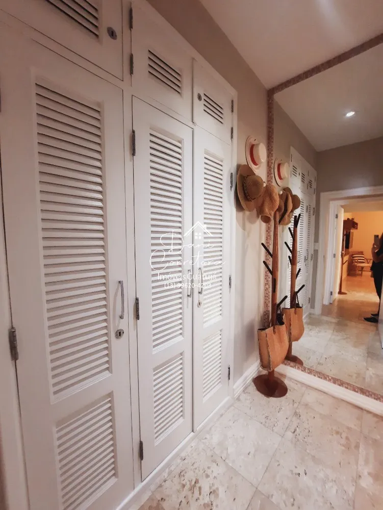 Apartamento, 3 quartos, 240 m² - Foto 1