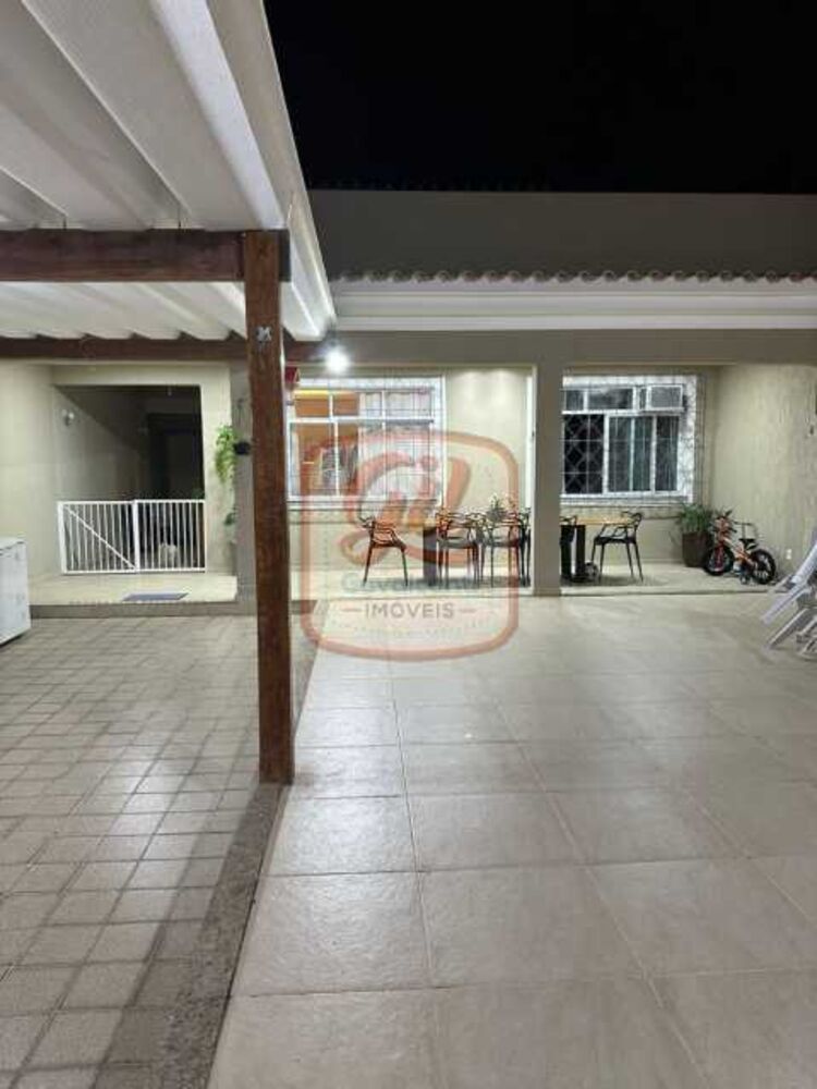 Casa à venda com 2 quartos, 109m² - Foto 1